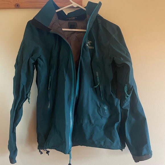 Arcteryx women’s gore tex jacket - Picture 2 of 8